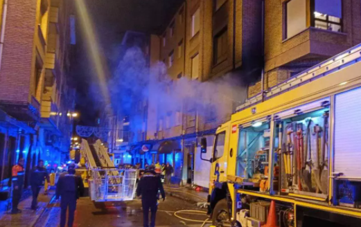 Imaxe do incendio de Mieres esta madrugada,. FOTO de La Nueva España