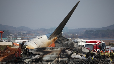 O avión tras o accidente no aeroporto de Muan. REUTERS/Kim Hong-Ji