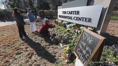 Cidadáns anónimos réndenlle homenaxe ao expresidente dos E.U.A., Jimmy Carter