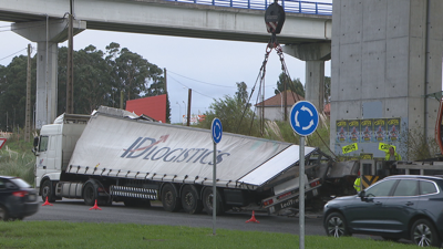 Camión no lugar do accidente