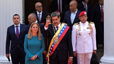 Maduro coa súa dona en Caracas o pasado venres. REUTERS/Gaby Oraa