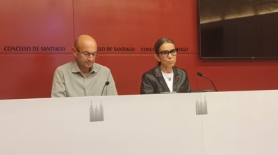 Gonzalo Muíños (e) e a edil socialista Mercedes Rosón (d) (Arquivo Europa Press).