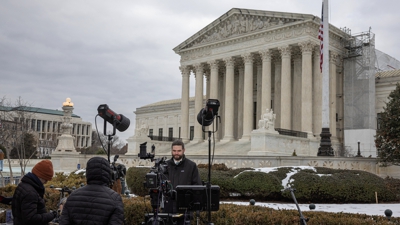 A prensa informa dende a Corte Suprema dos EUA en Washington. REUTERS/Marko Djurica