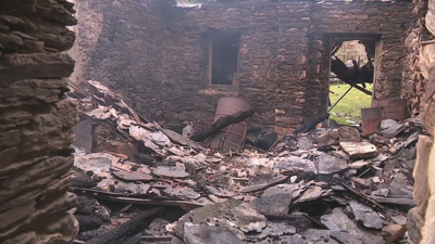 Estado en que quedou a casa tras o incendio