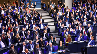 Un momento da votación no 'Bundestag' alemán (Reuters)