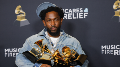 Kendrick Lamar bateu todas as marcas tras gañar cinco Grammys na 67 edición destes premios (REUTERS / Mike Blake)