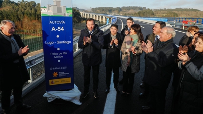 O ministro de Transportes e Mobilidade Sostible, Óscar Puente, na posta en servizo do tramo Palas de Rei-Melide da autovía A-54 (EFE/Eliseo Trigo)