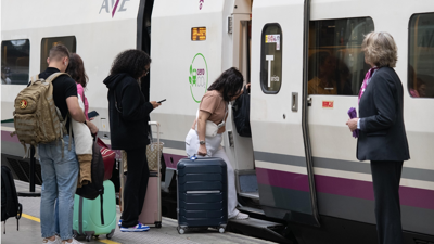 Viaxeiros nun AVE / Renfe / Archivo / Europa Press