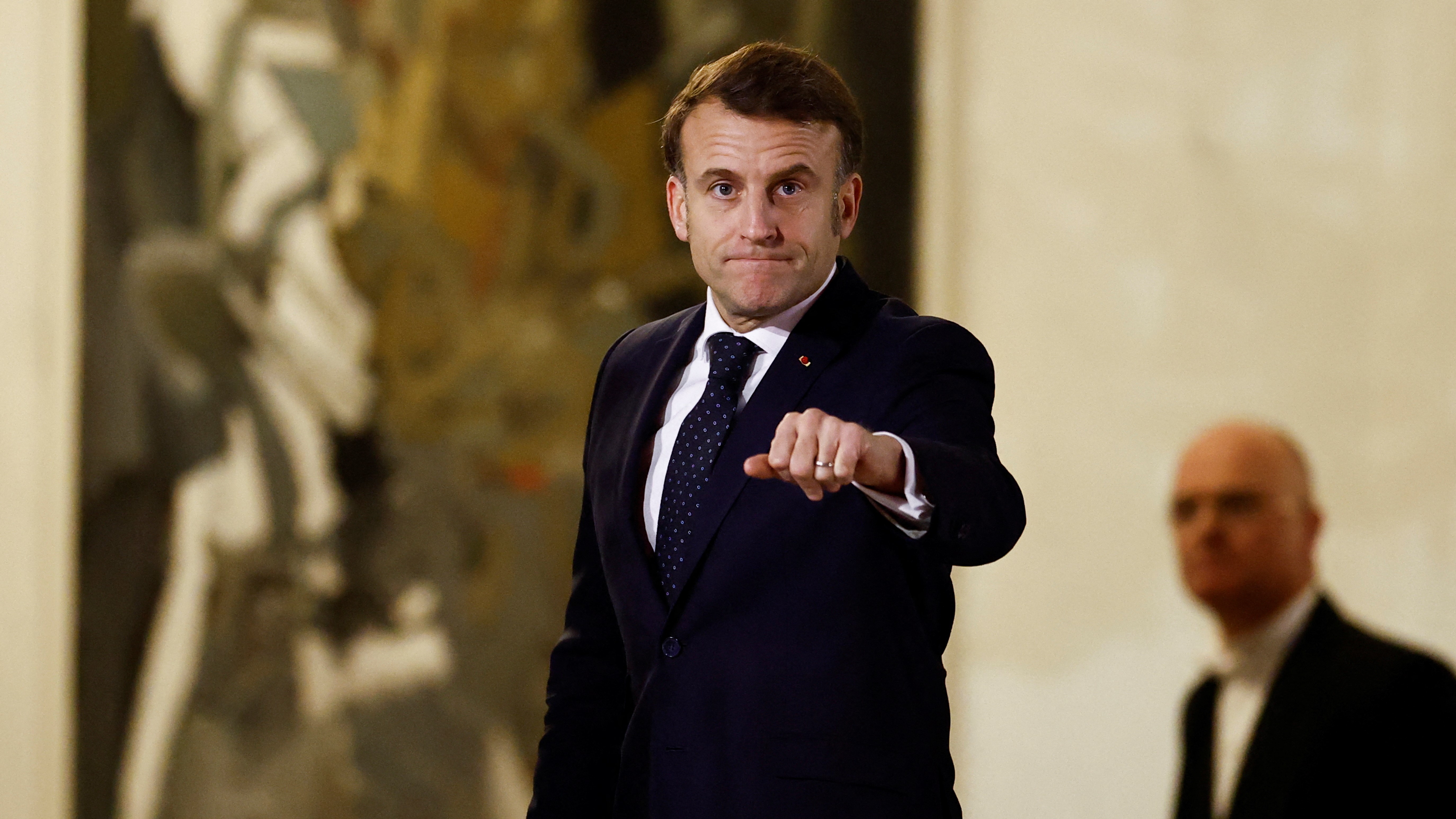 O presidente francés, Emmanuel Macron, este luns en París durante a reunión convocada con líderes europeos (Reuters/Gonzalo Fuentes)