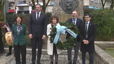 O conselleiro de Cultura, Lingua e Xuventude, a alcaldesa de Santiago e outras autoridades participaron nos actos de homenaxe a Rosalía de Castro