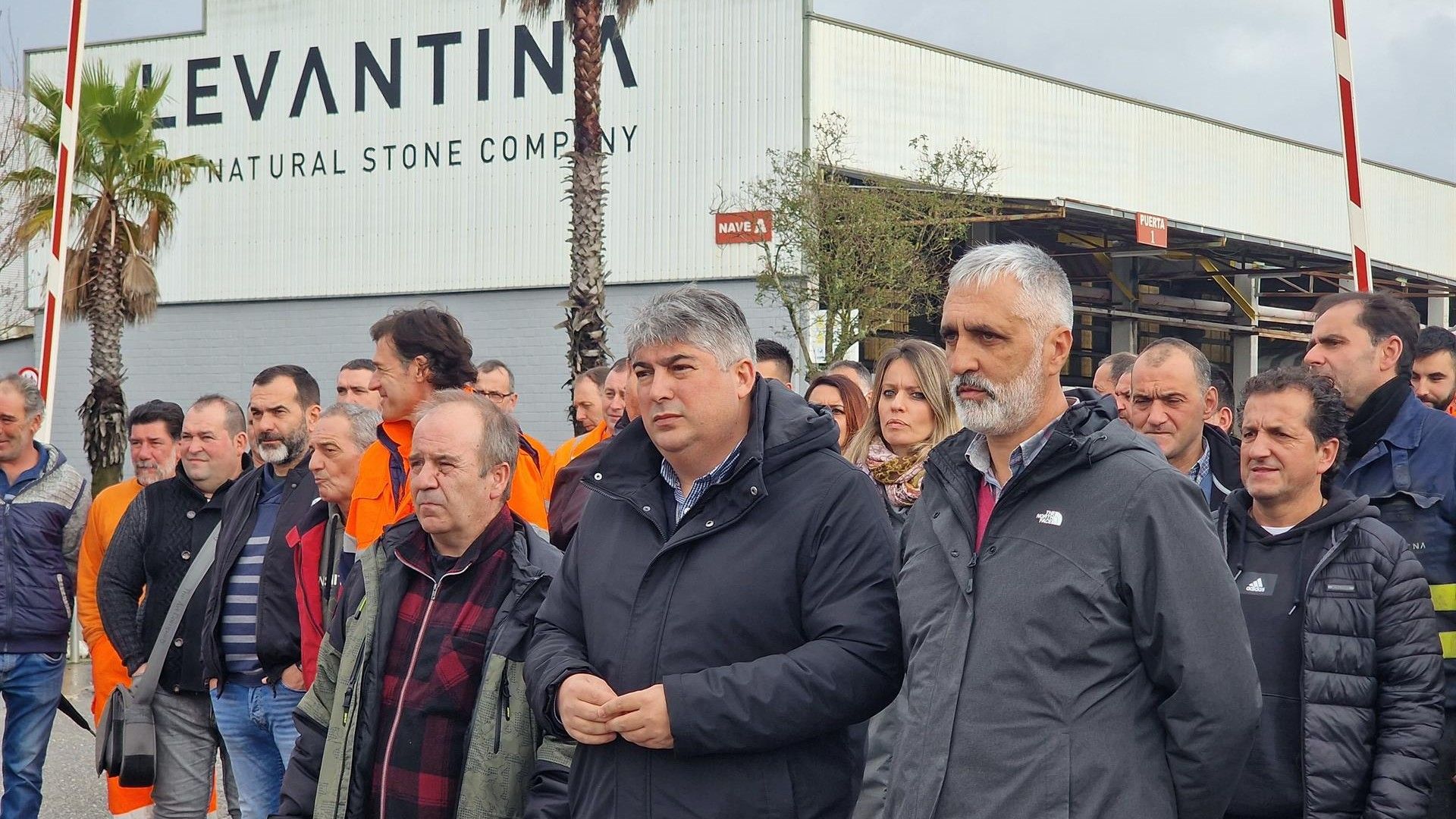 Imaxe de arquivo dun grupo de traballadores de Levantina no Porriño. Europa Press/Pedro Davila