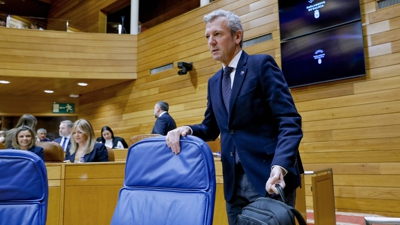 O presidente da Xunta Alfonso Rueda, durante a sesión de control celebrada este mércores no pleno do Parlamento de Galicia (EFE / Lavandeira jr)