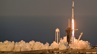 O SpaceX Falcon 9 engala dende Cabo Cañaveral, en Florida. REUTERS/Steve Nesius