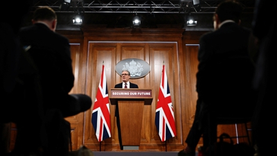 O primeiro ministro británico na conferencia de prensa. Leon Neal/Pool vía REUTERS