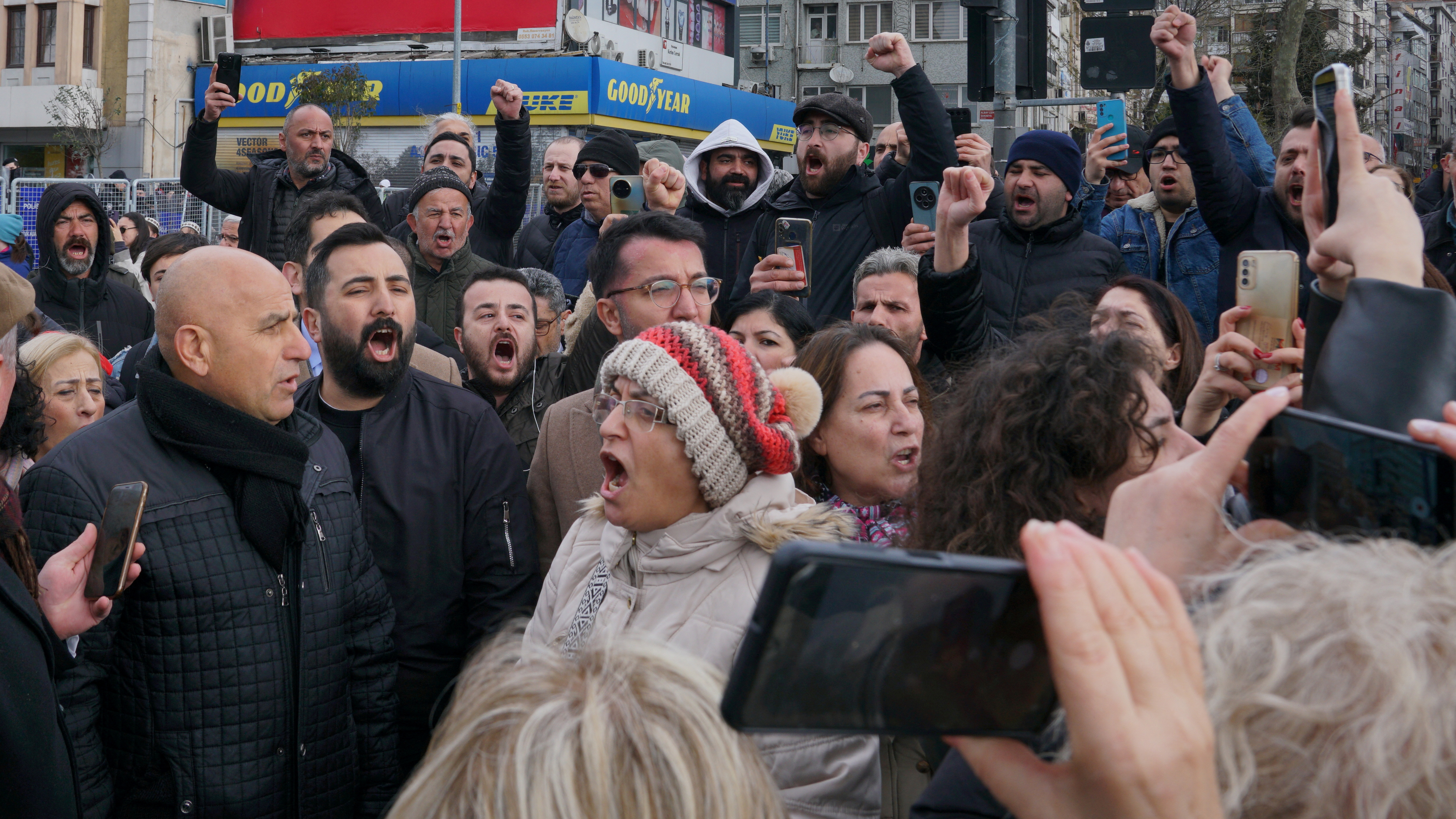 Partidarios de Imamoglu protestan na rúa pola súa detención (Reuters/Tolga Uluturk)