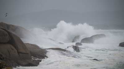 Fortes ondas na comarca de Salnés/Elena Fernández / Europa Press