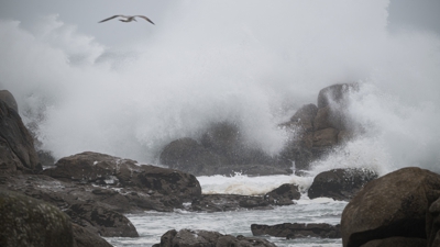 As ondas poden superar os cinco metros. EUROPA PRESS/Elena Fernández